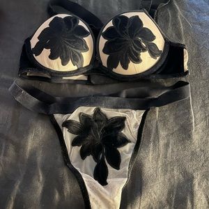 victoria’s secret floral thong